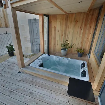 Dom wakacyjny L'atelier Gilbert House, Private Jacuzzi, Parking