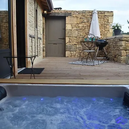 L'atelier Gilbert House, Private Jacuzzi, Parking Dom wakacyjny Vézac